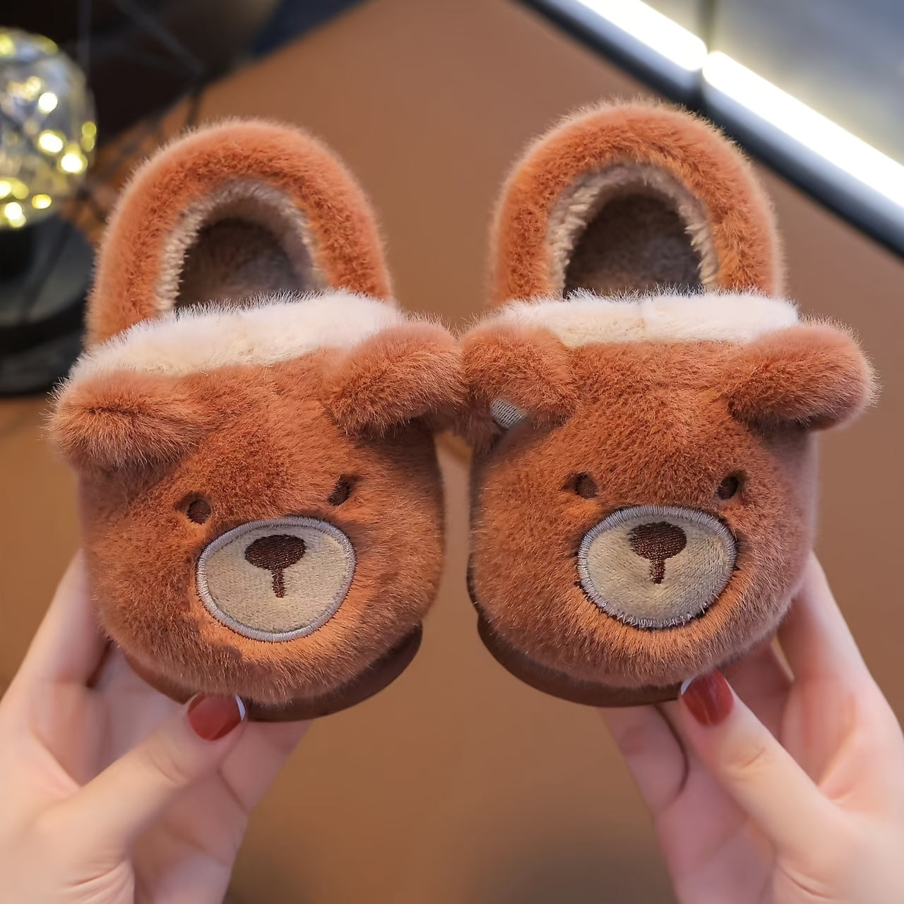 Weiche und kuschelige Hausschuhe in süßen Tierdesigns