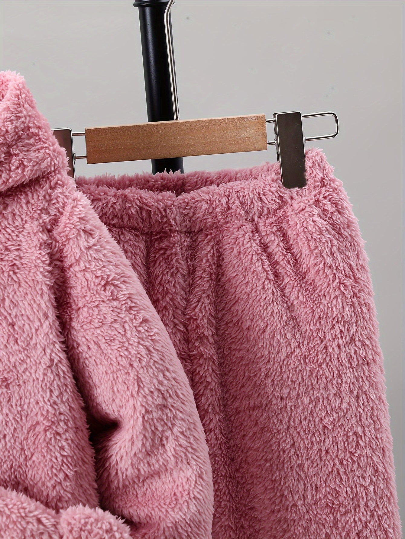 Kuscheliges 3-teiliges Winterset für Mädchen – Hoodie, Hose & Cartoon-Tasche