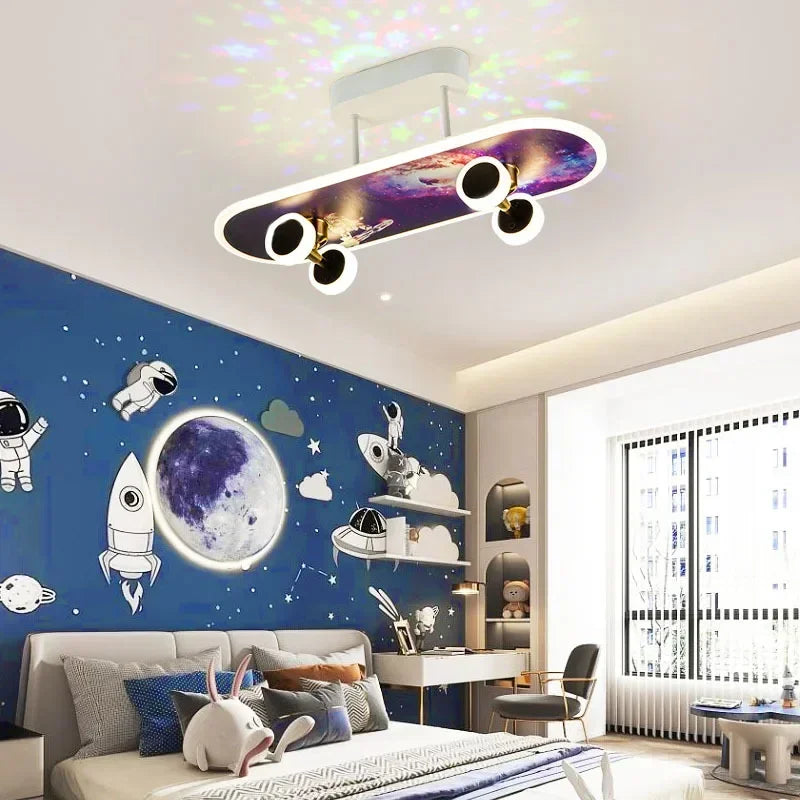Skateboard-Deckenleuchte – Moderne Kinderzimmerlampe im kreativen Design