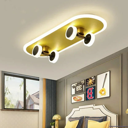Skateboard-Deckenleuchte – Moderne Kinderzimmerlampe im kreativen Design