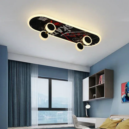 Skateboard-Deckenleuchte – Moderne Kinderzimmerlampe im kreativen Design