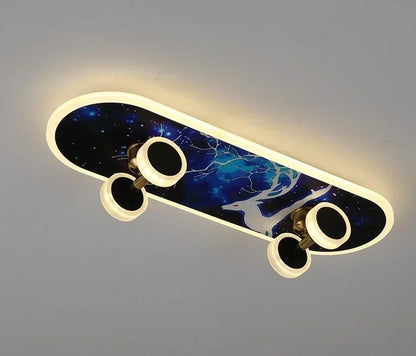 Skateboard-Deckenleuchte – Moderne Kinderzimmerlampe im kreativen Design