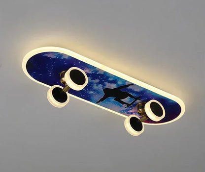 Skateboard-Deckenleuchte – Moderne Kinderzimmerlampe im kreativen Design