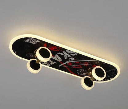Skateboard-Deckenleuchte – Moderne Kinderzimmerlampe im kreativen Design