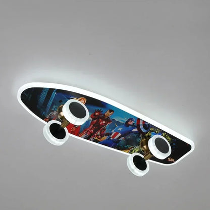 Skateboard-Deckenleuchte – Moderne Kinderzimmerlampe im kreativen Design