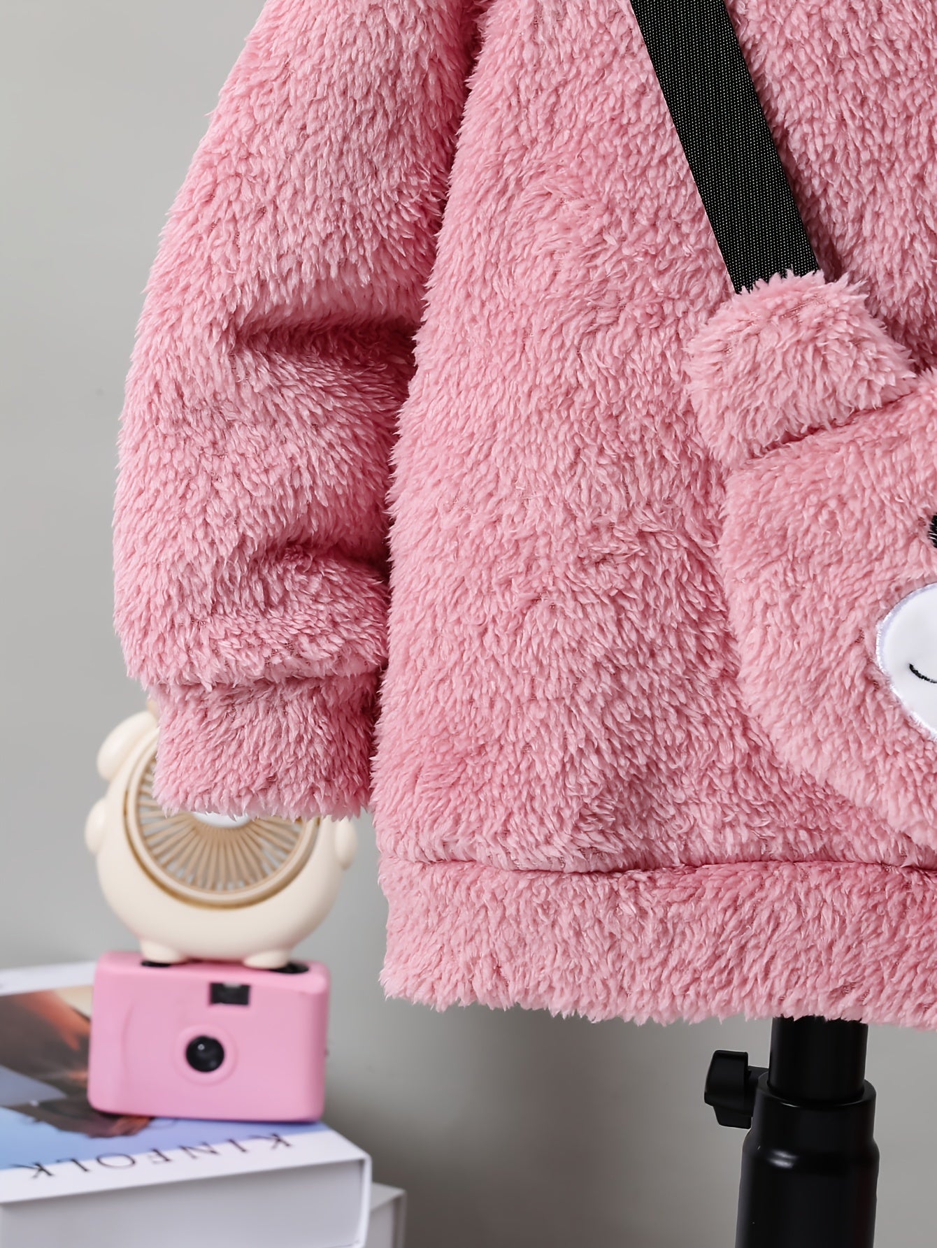 Kuscheliges 3-teiliges Winterset für Mädchen – Hoodie, Hose & Cartoon-Tasche